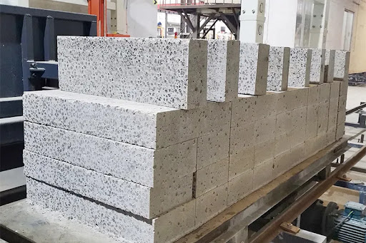 انجام آزمون‌های کنترل کیفی و تهیه طرح اختلاط بتن سبک — روش‌ها، مزایا و استانداردها