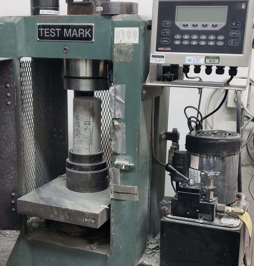 انجام آزمایش‌های کنترل کیفی قطعات بتنی — روش‌ها، مزایا و استانداردها  