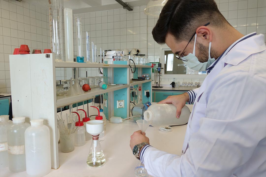  انجام آزمایش‌های ارزیابی و کنترل کیفی سیمان — روش‌ها، مزایا و استانداردها  